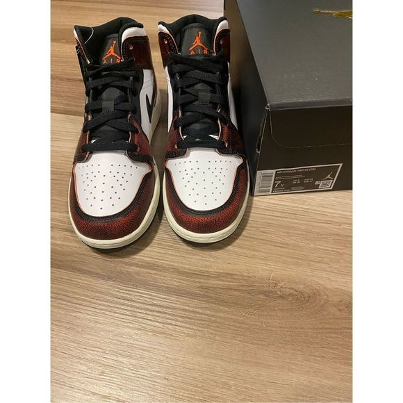 Jordan 1 Mid SE Wear-Away Chicago Bred Black Red GS 7Y Men size 7 FB0568-006 New main image 4